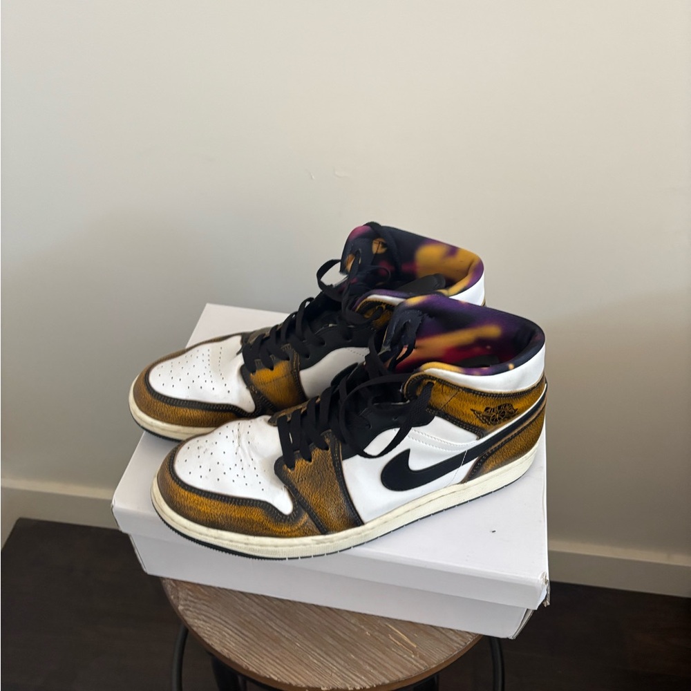 Jordan Men's Athletic Shoes White Black Gold Accent